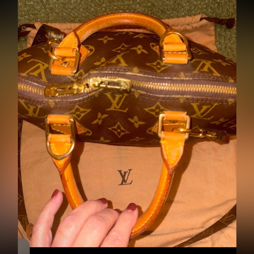 COA Louis Vuitton Monogram
ALMA PM
SATCHEL BAG & dust bag - Picture 3 of 17